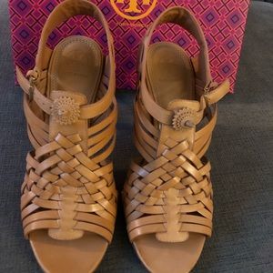 Tory Burch leather heeled sandal in Camello 9